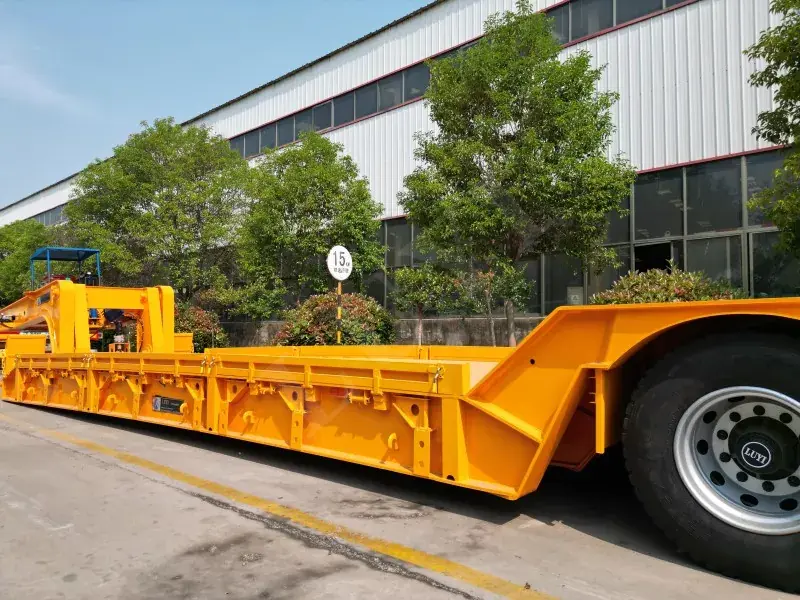 ¿Qué hace que un semirremolque de lecho de cabecera con cuello de cisne sea la opción ideal para transportar equipos pesados ​​de manera eficiente?