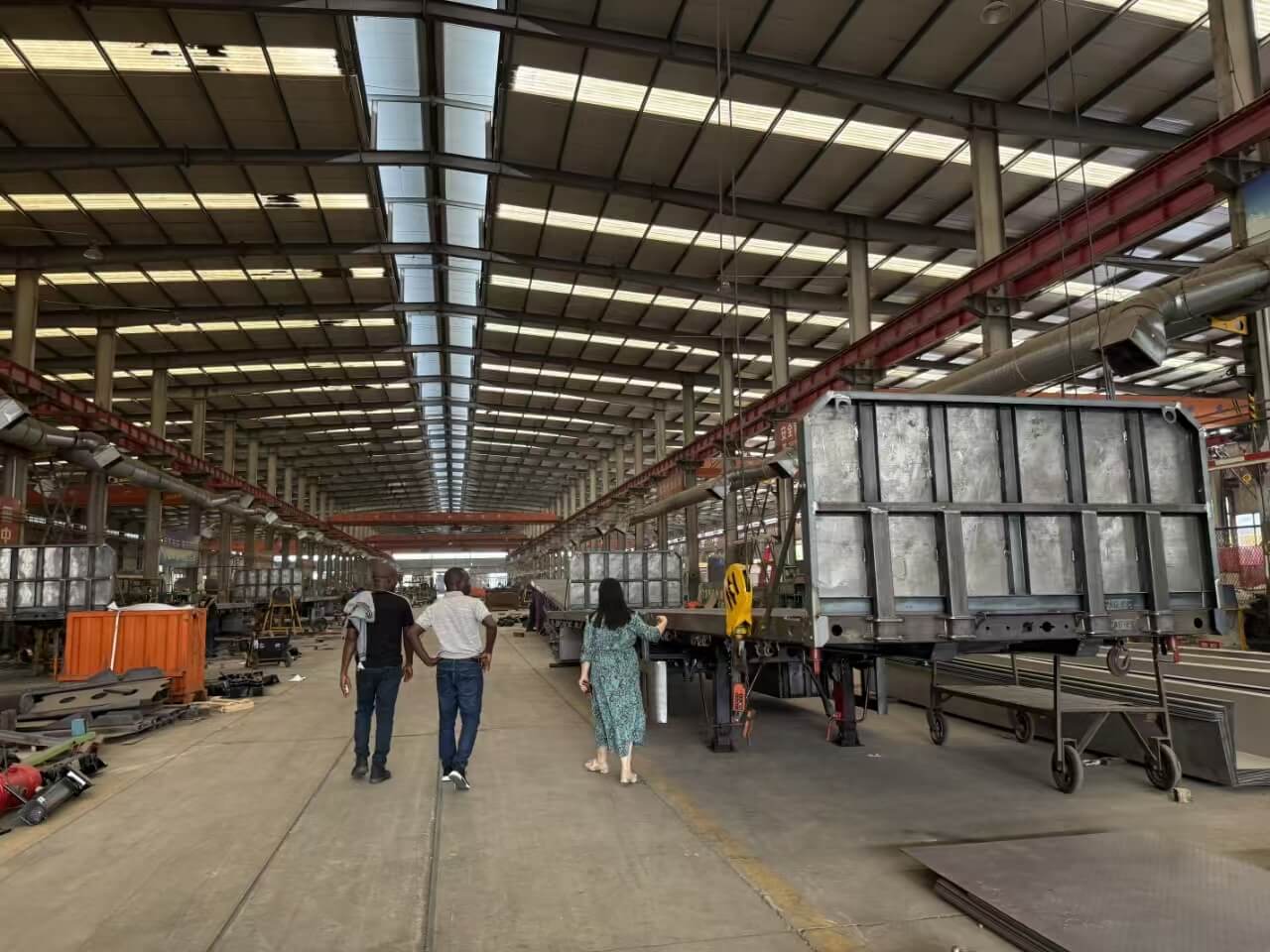 Luyi Factory da la bienvenida a los clientes de Ghana para realizar inspecciones, profundizar la conexión con el mercado y sus intenciones de cooperación