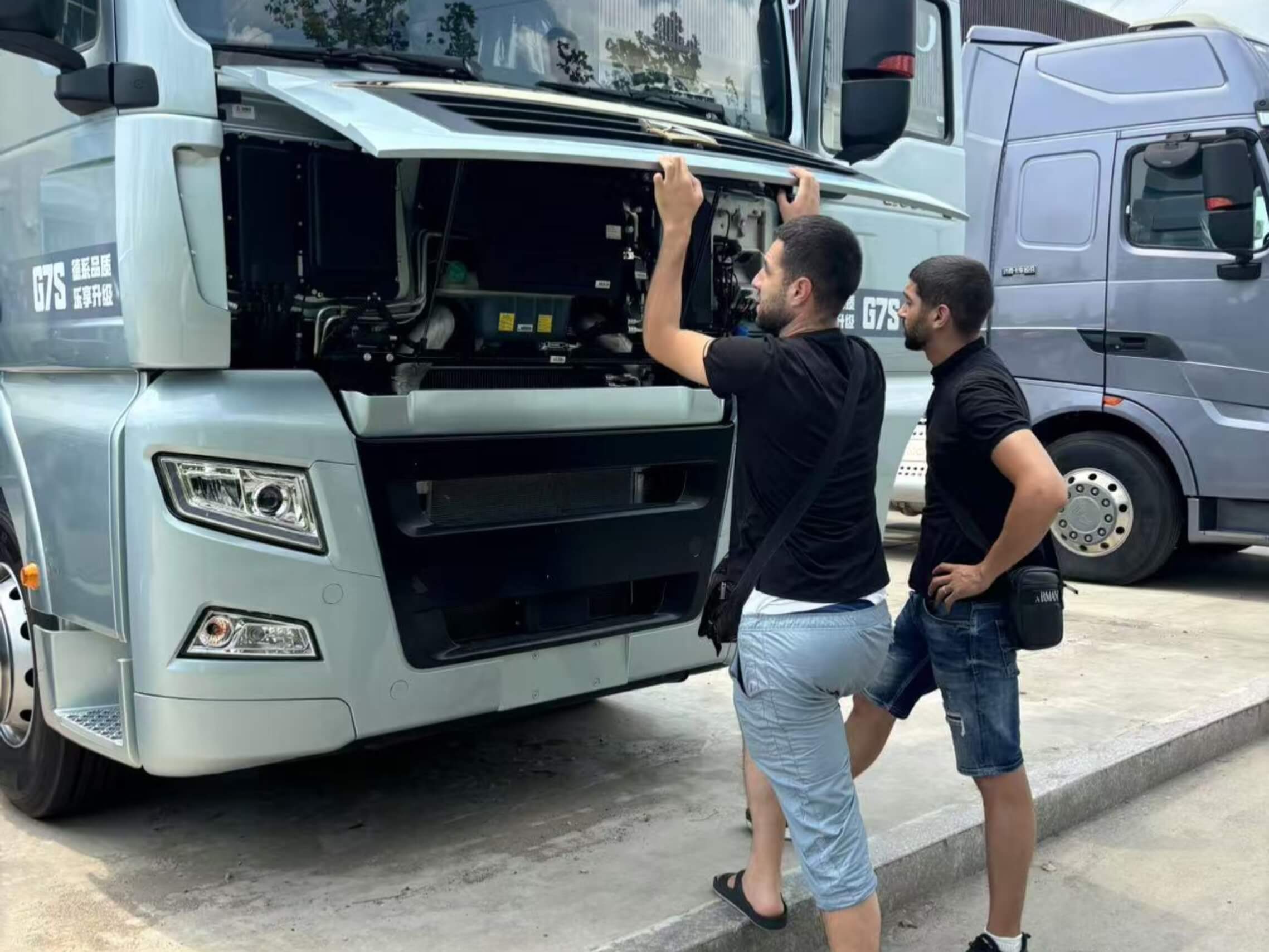 Clientes de Uzbekistán visitan la fábrica de Luyi, mantienen intercambios profundos y alcanzan consenso de cooperación