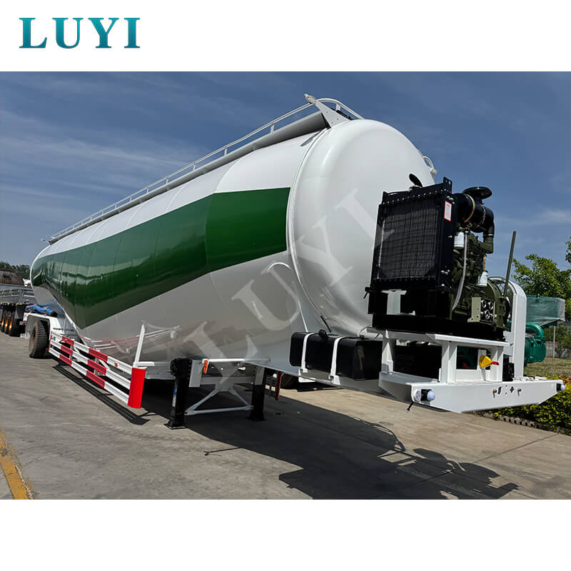 El semirremolque con tanque de pólvora Luyi, de 3 ejes y 85 metros cúbicos, parte hacia Guinea, ayudando a la logística de infraestructura en África Occidental