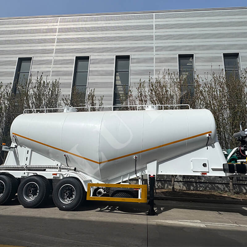 Para potenciar la cooperación logística entre China y Senegal, se envían semirremolques cisterna de petróleo de 3 ejes Luyi a Senegal