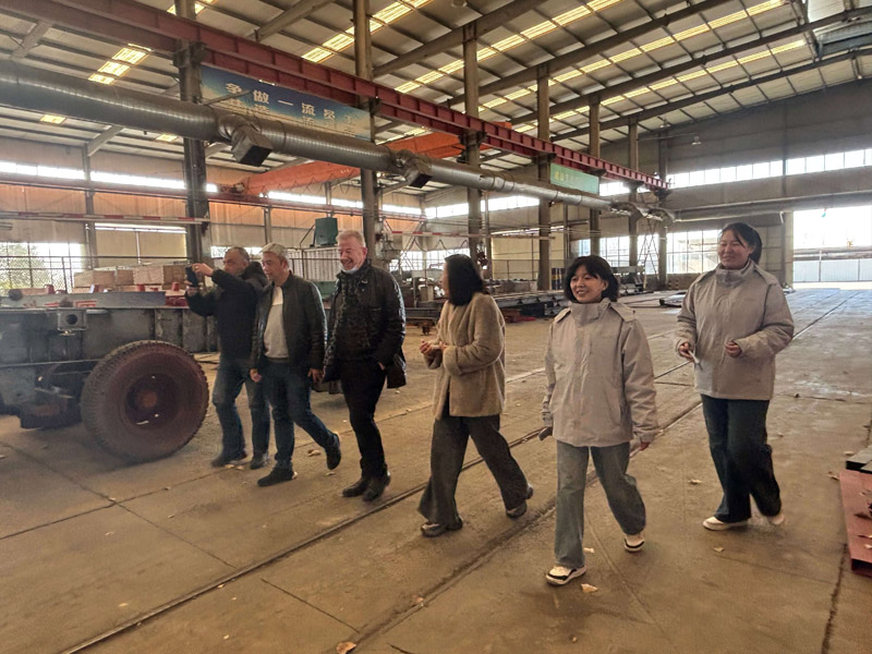 ¡Los clientes armenios visitan Luyi! Únase para abrir un nuevo plan para los mercados extranjeros.