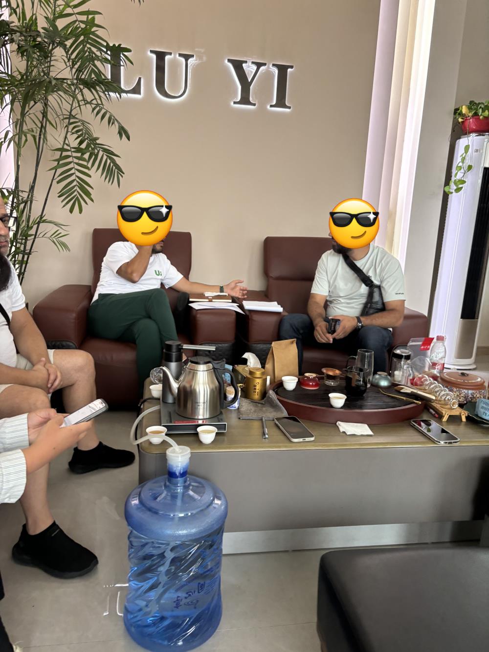 De la visita a la fábrica a la expansión de la flota: cómo LUYI obtuvo un pedido de semirremolque cisterna de cemento en Arabia Saudita