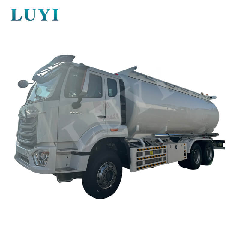 Semirremolque con tanque de aceite HOWO 6 × 4 de alta calidad Semirremolque con tanque de aceite HOWO 6 × 4 de alta calidad