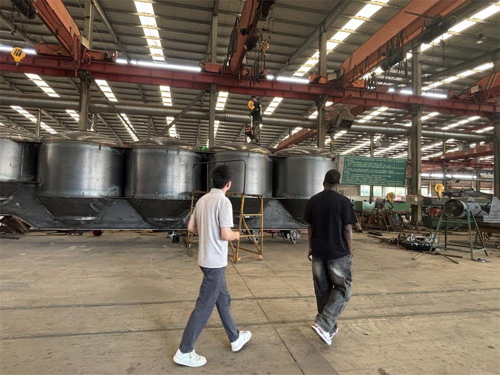 Cómo un cliente de logística de Zimbabwe eligió los remolques laterales personalizados de Luyi Auto para el transporte transfronterizo de carga agrícola y a granel Cómo un cliente de logística de Zimbabwe eligió los remolques laterales personalizados de Luyi Auto para el transporte transfronterizo de carga agrícola y a granel