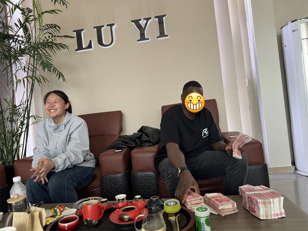 Cómo Luyi Auto ayudó a un cliente de la República Democrática del Congo a mejorar el transporte de minerales de servicio pesado con semirremolques de pared lateral personalizados