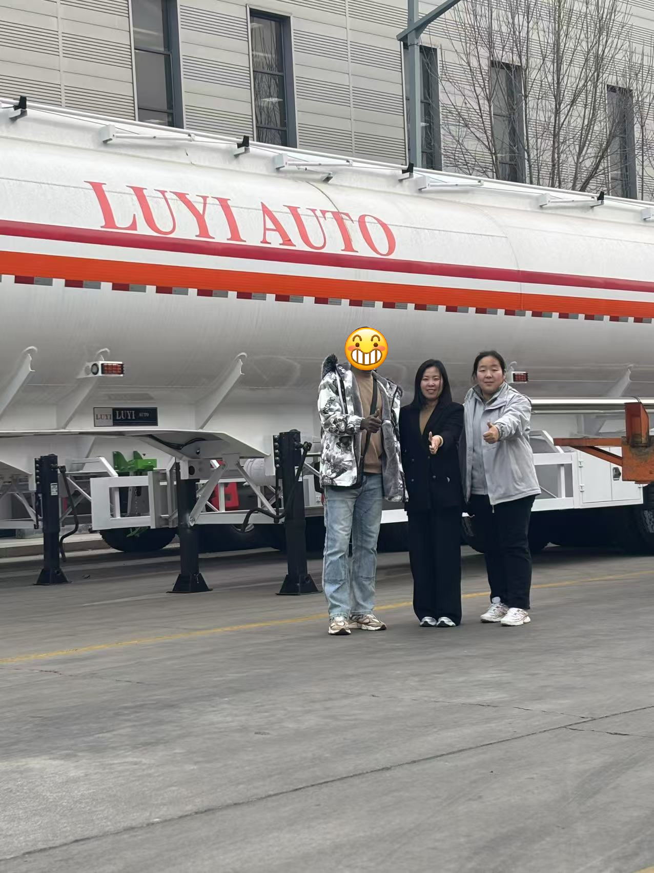 Cómo Luyi Auto ayudó a un grupo de logística nigeriano a mejorar la eficiencia del transporte de combustible con remolques cisterna diésel de 45 m³