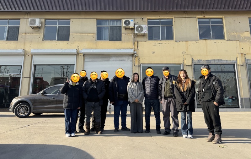 Cómo LUYI ayudó a un grupo logístico de Kazajstán a mejorar el transporte de carga transfronterizo con 5 remolques de pared lateral personalizados Cómo LUYI ayudó a un grupo logístico de Kazajstán a mejorar el transporte de carga transfronterizo con 5 remolques de pared lateral personalizados