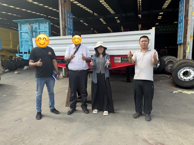 Un cliente de Kazakhstan Logistics visita Luyi Auto y solicita 3 semirremolques de paredes laterales de 2 ejes personalizados Un cliente de Kazakhstan Logistics visita Luyi Auto y solicita 3 semirremolques de paredes laterales de 2 ejes personalizados