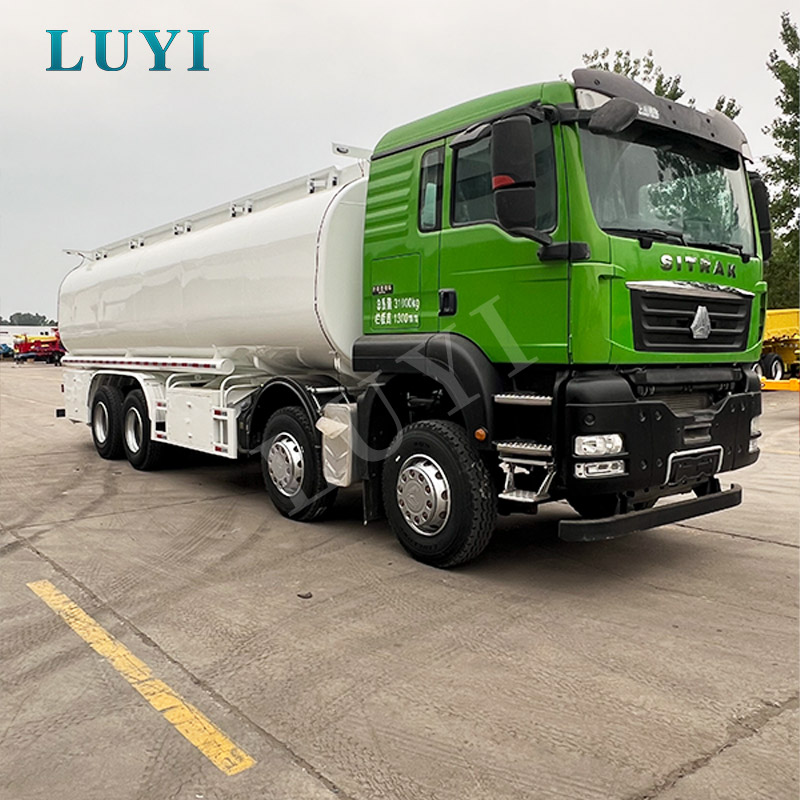 Camión cisterna de combustible de acero al carbono Sinotruk SITRAK 8×4 30000L