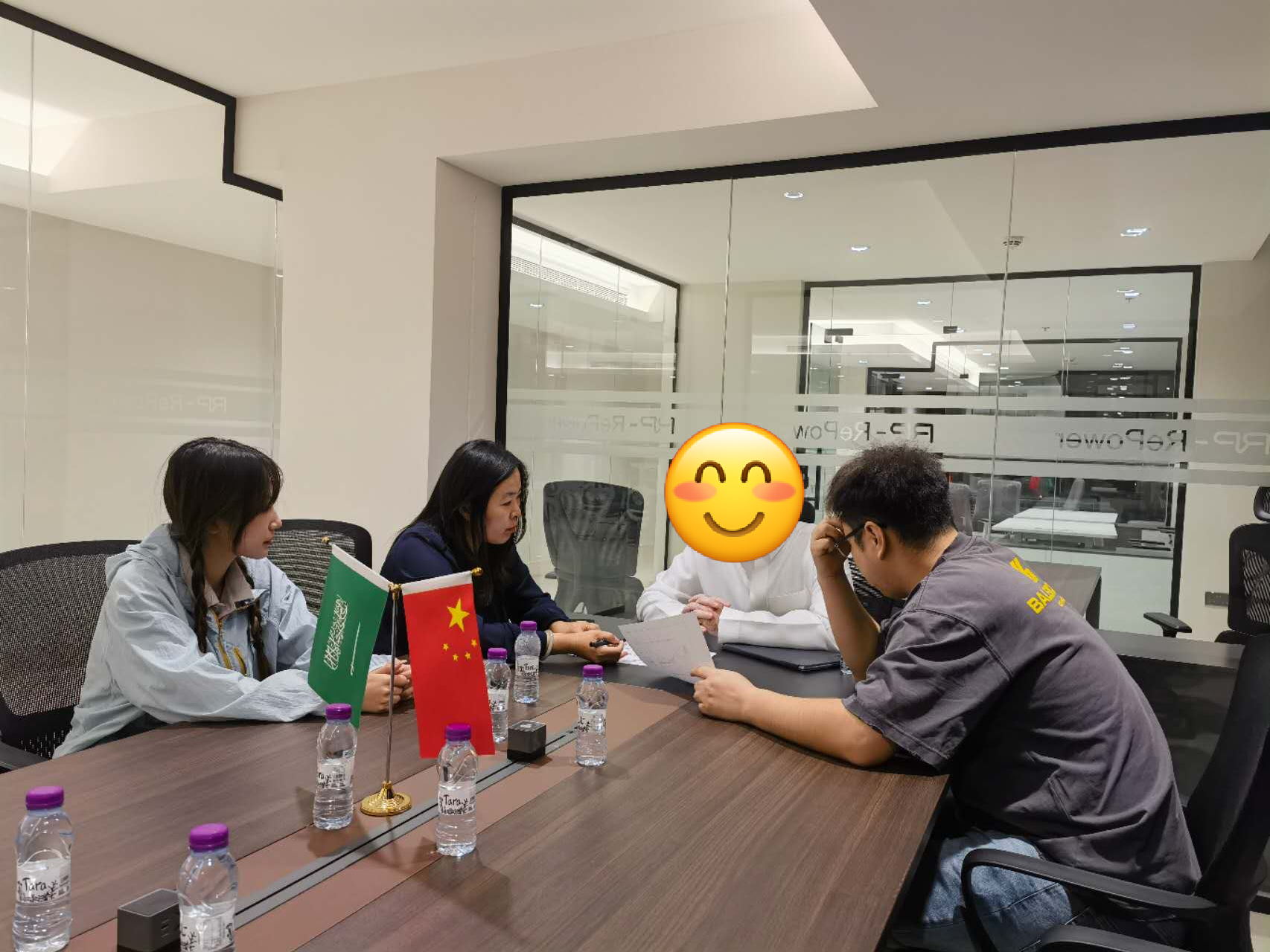 Cooperación exitosa: una empresa de logística saudita encarga dos remolques cisterna a granel de tres ejes a Luyi Auto Cooperación exitosa: una empresa de logística saudita encarga dos remolques cisterna a granel de tres ejes a Luyi Auto